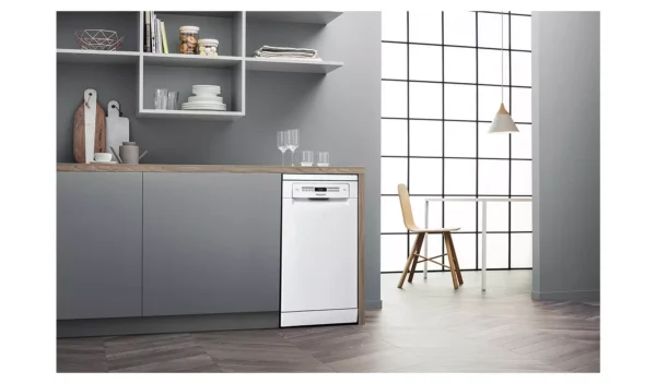 Hotpoint HSFO3T223WUKN Slimline Dishwasher - White - Image 3